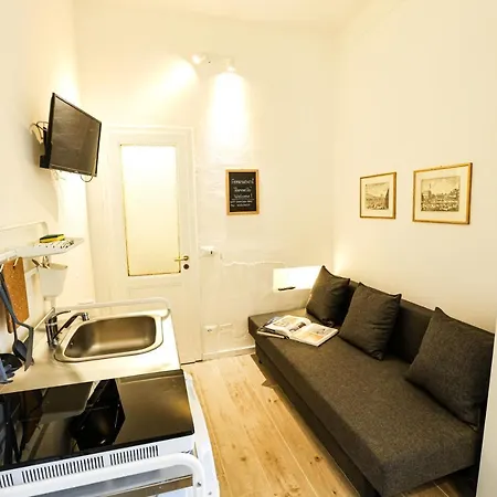Raffaello Studio Flat Apartment